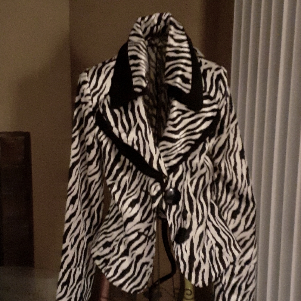 Design today's zebra print long sleeve jacket